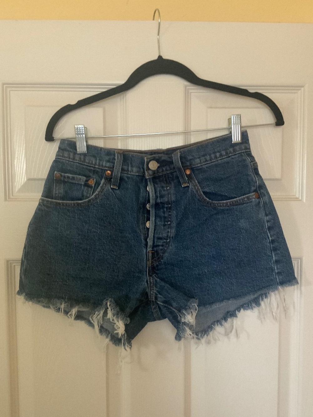 Levis 501 High Rise Frayed Hem Shorts Size 26